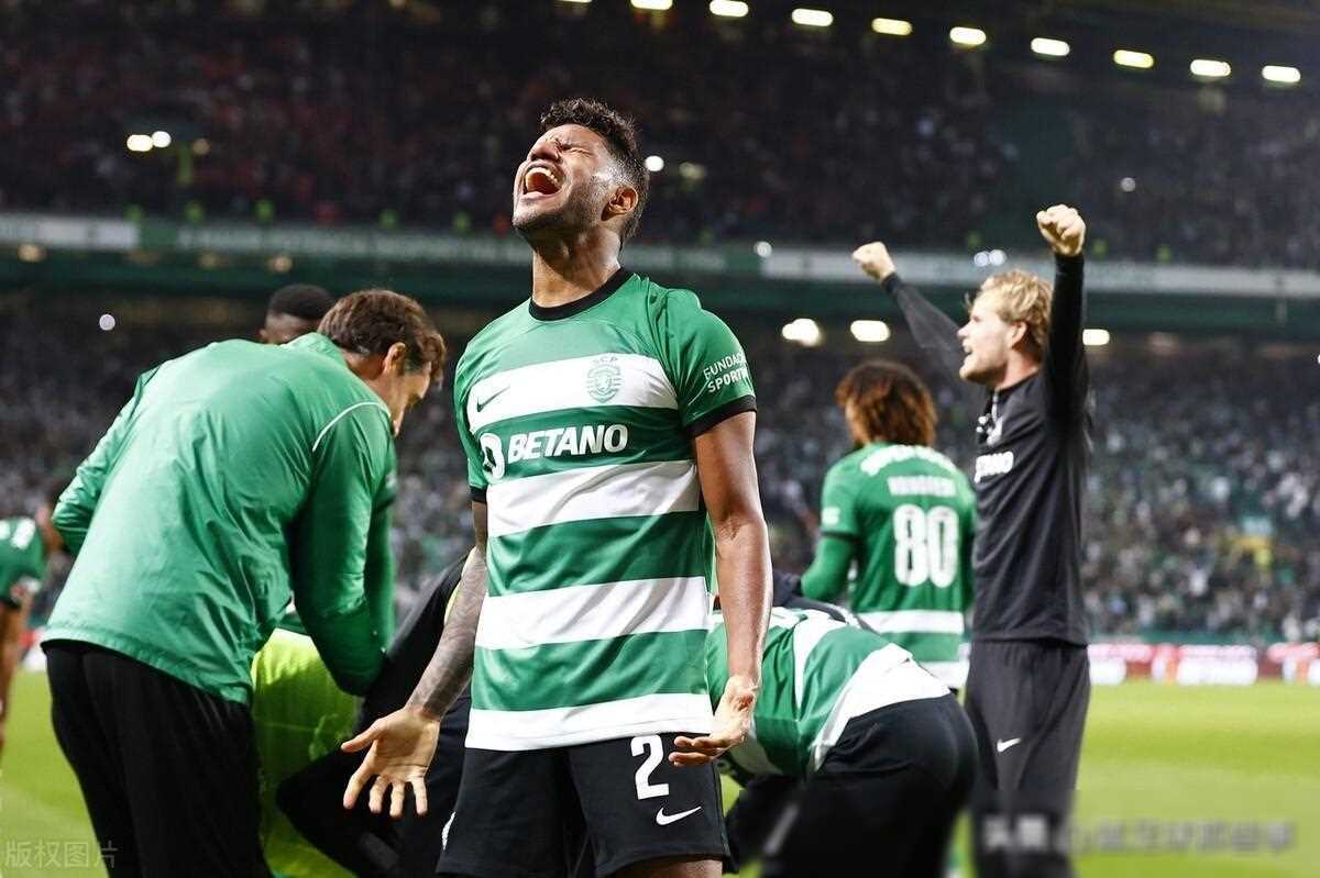 星空体育app-争夺榜首的激烈较量，让球迷目不转睛的简单介绍