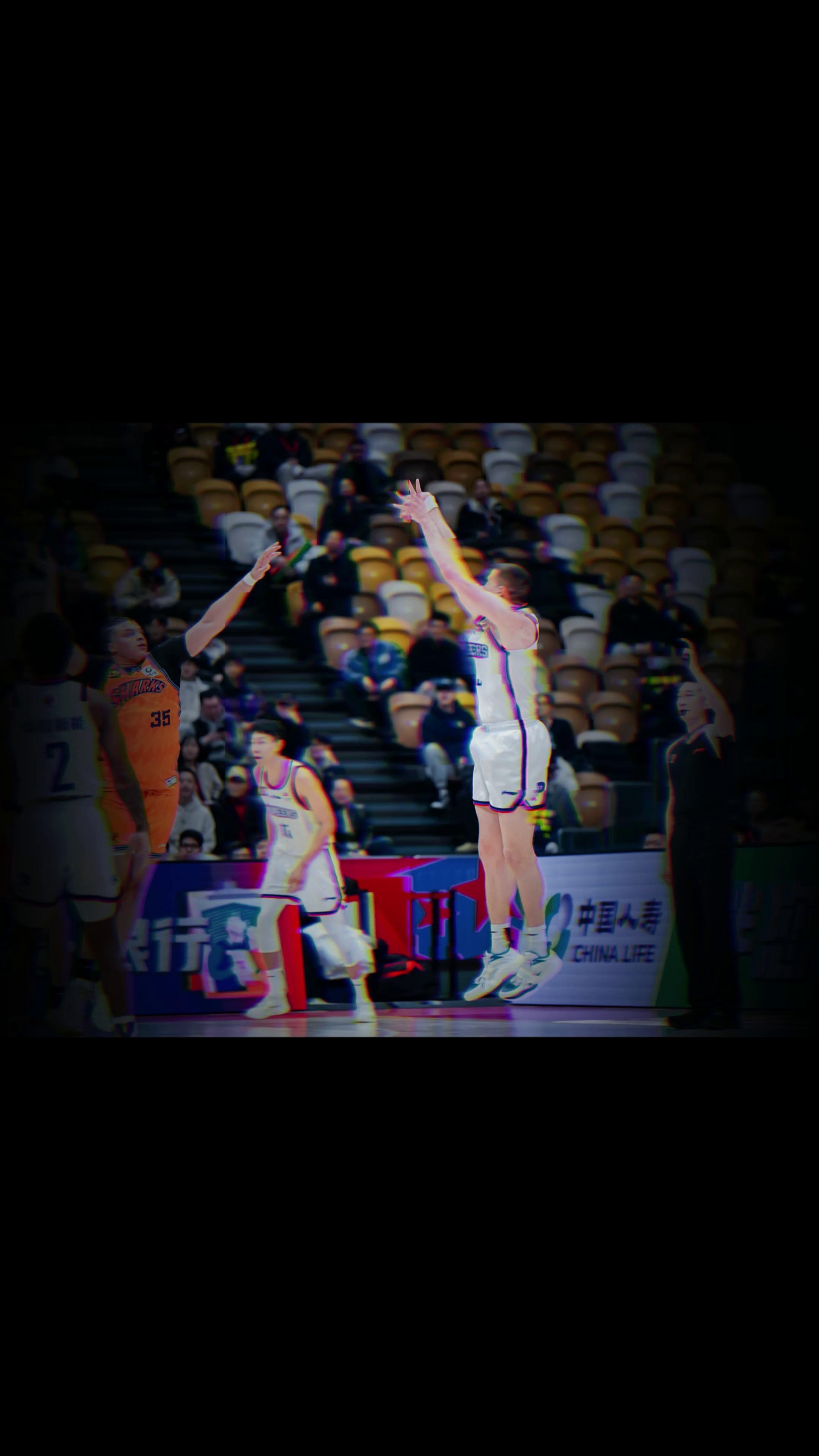 星空体育登录入口-比赛中球员精准表现人们矢志赞誉(比赛中球员精准表现人们矢志赞誉的是)