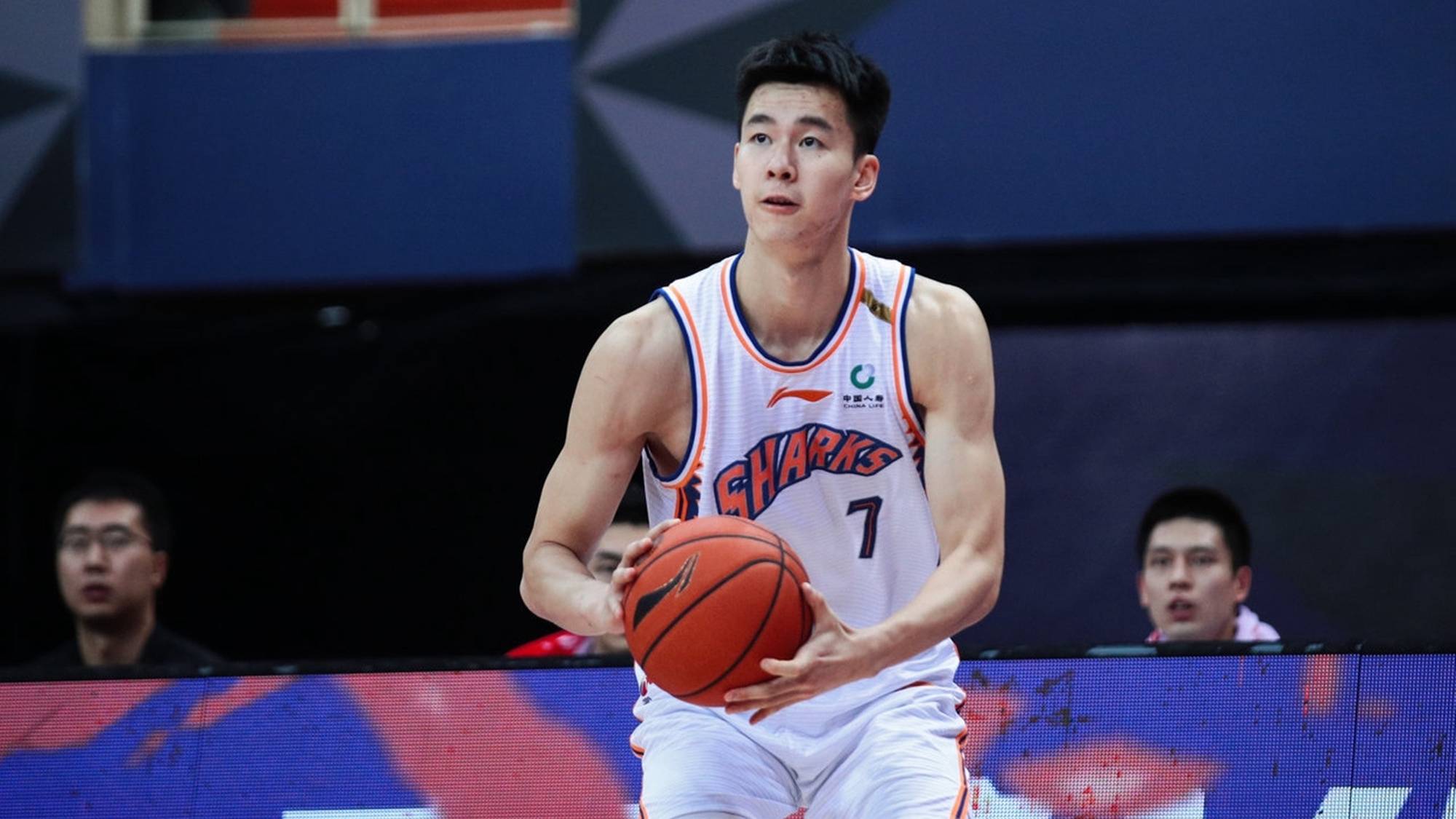 星空体育官网入口-阿尔希拉尔冲击季军，年轻球员表现亮眼