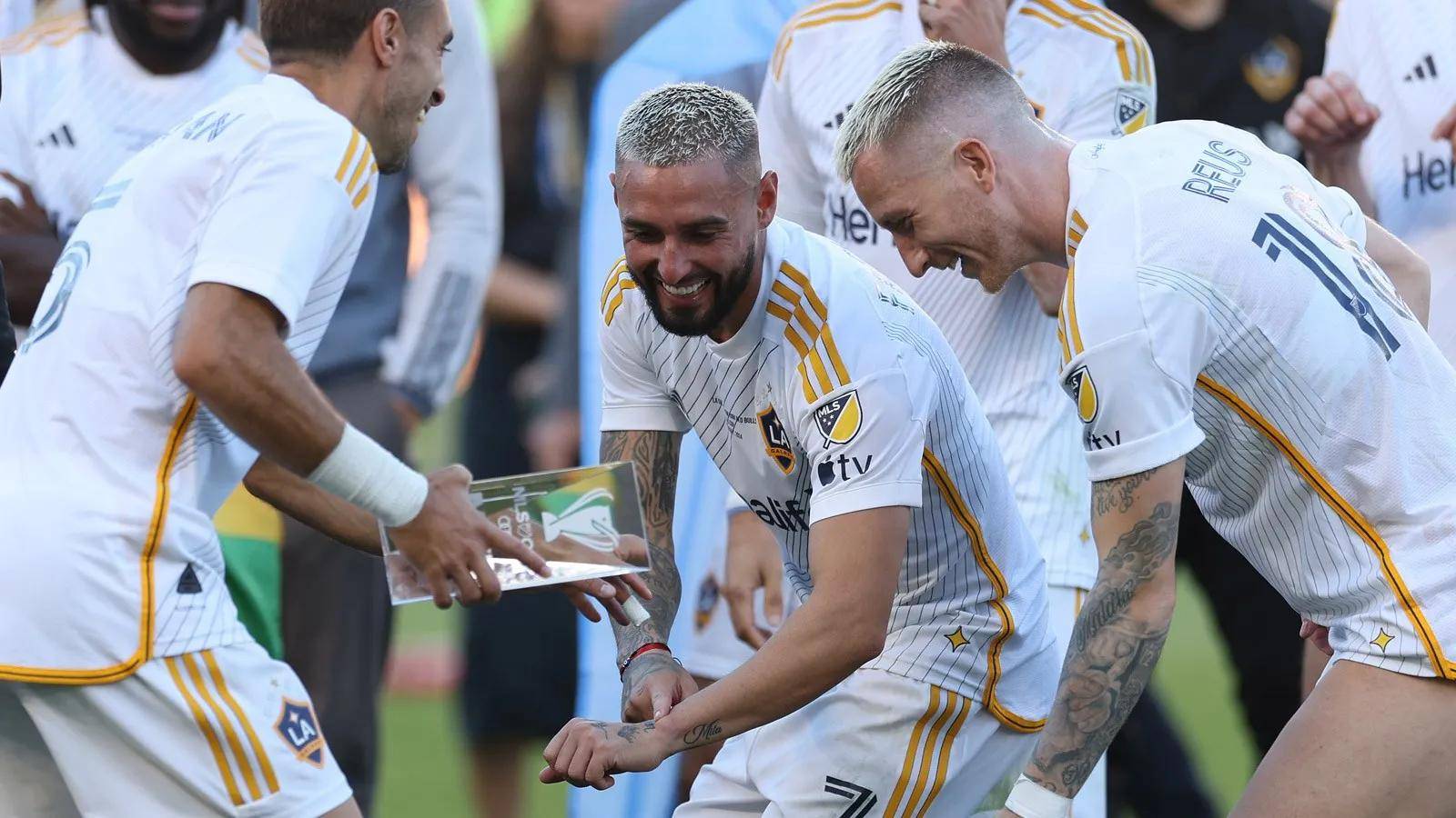 星空体育中国官网-里尔球队士气高涨，冲击冠军