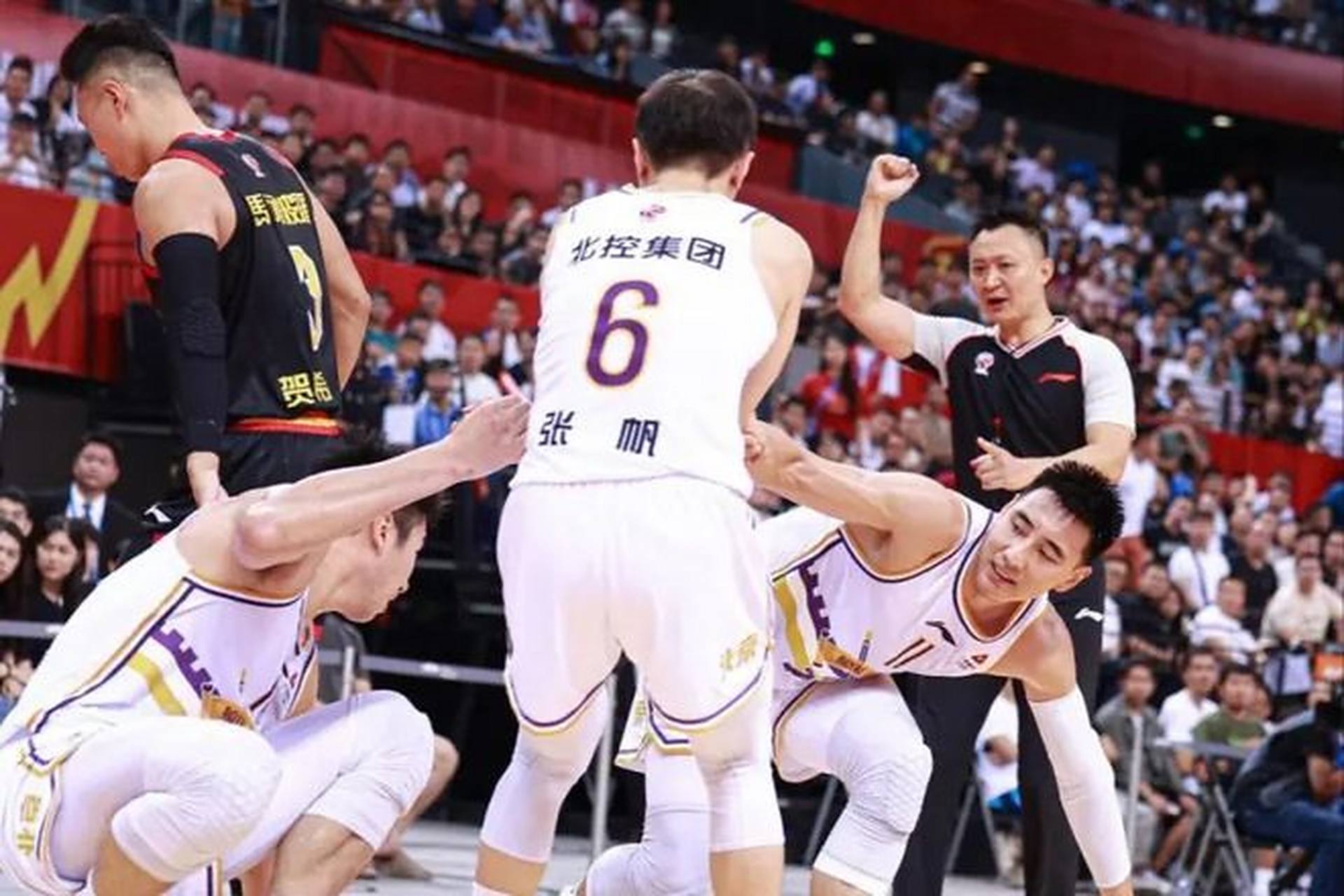 星空体育app下载地址-深圳男篮力克北控队，取得胜利