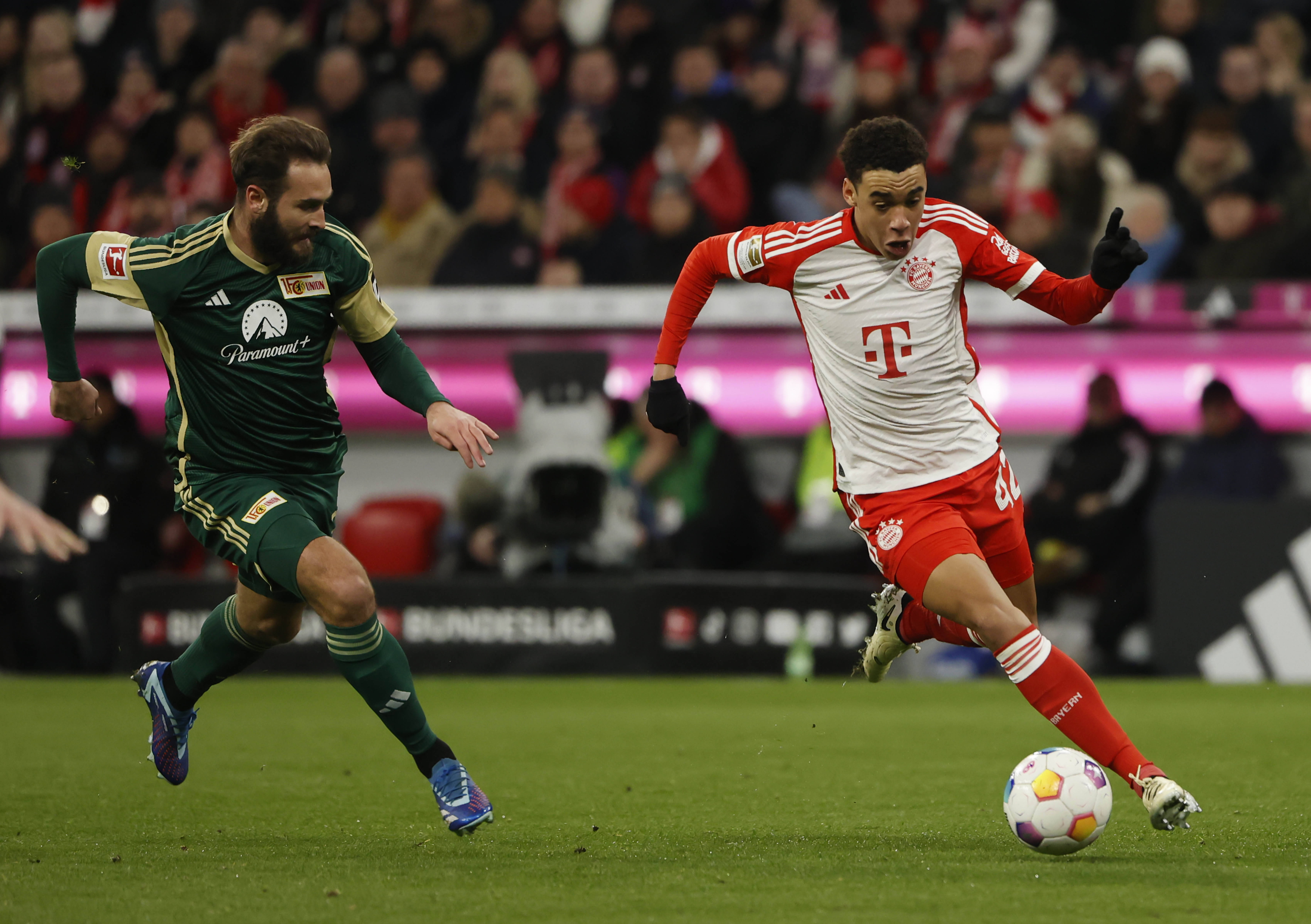 德甲联赛:拜仁慕尼黑轻松取胜 德甲联赛:拜仁慕尼黑轻松取胜