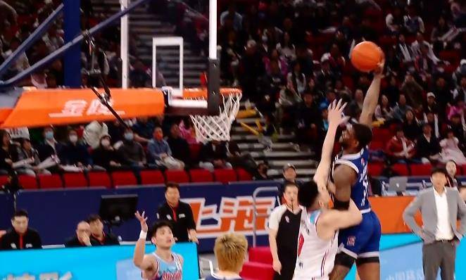 关于红蓝军团冲刺胜利,豪取三分的信息 关于红蓝军团冲刺胜利,豪取三分的信息