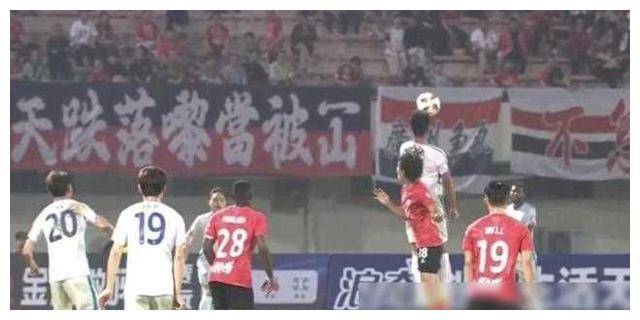 后期攻势猛烈,逼平对手险胜关键 后期攻势猛烈,逼平对手险胜关键