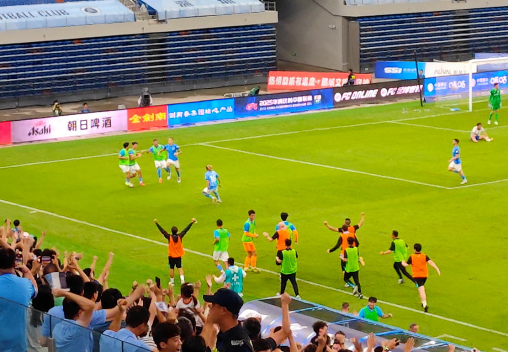 包含国安告捷：北京主场击败重庆，积分榜上升的词条