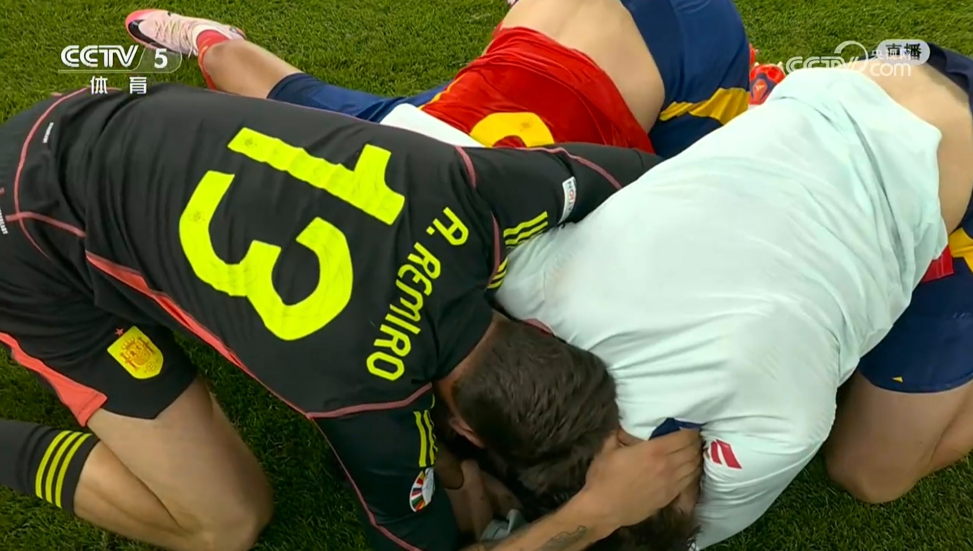 火爆足球比赛中球员传球配合默契的简单介绍 火爆足球比赛中球员传球配合默契的简单介绍