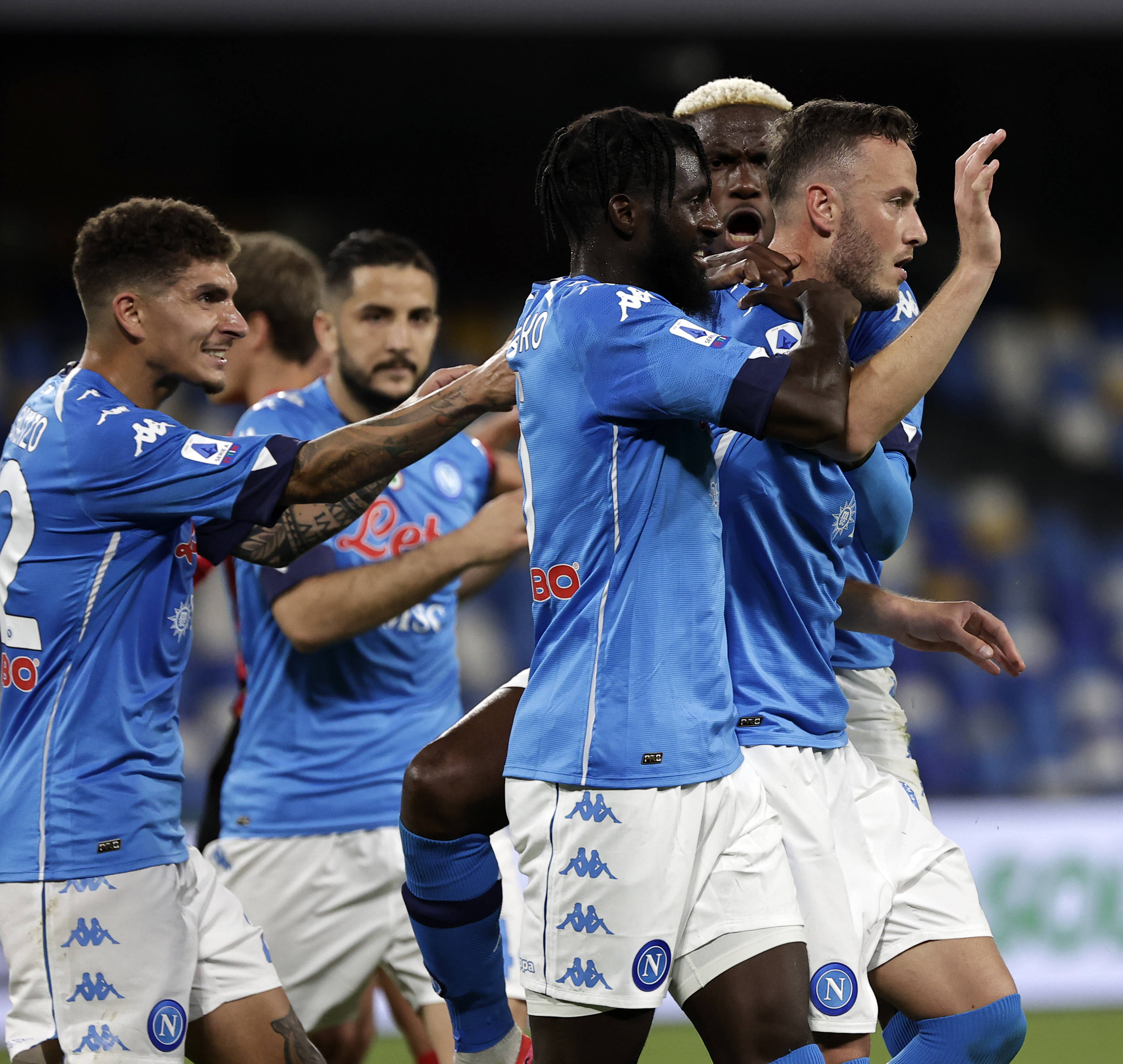 紧张对决即将上演,球迷翘首期盼 紧张对决即将上演,球迷翘首期盼