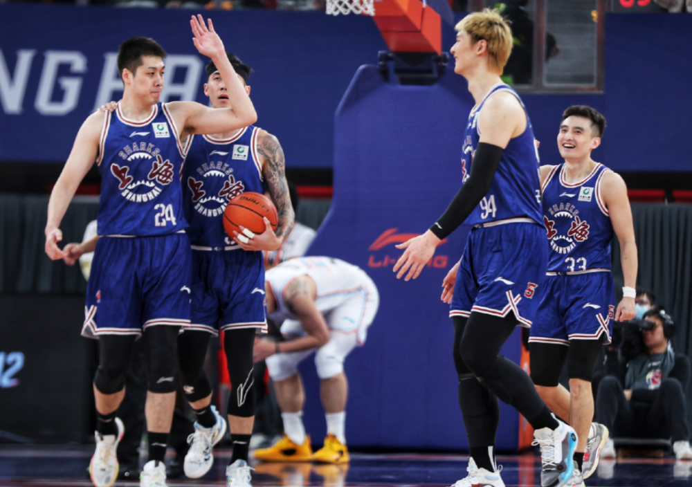 星空体育官网登录网址-包含上海男篮攻防兼备，向前迈进一步的词条