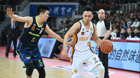 外线射手神奇发挥,带领球队连胜 外线射手神奇发挥,带领球队连胜