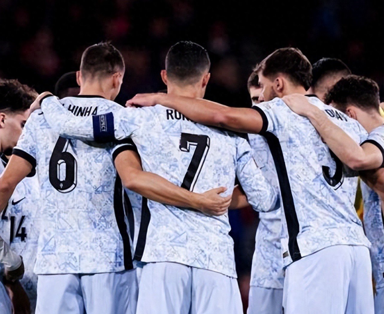 包含欧国联比赛触动人心的瞬间,让球迷为之动容的词条 包含欧国联比赛触动人心的瞬间,让球迷为之动容的词条