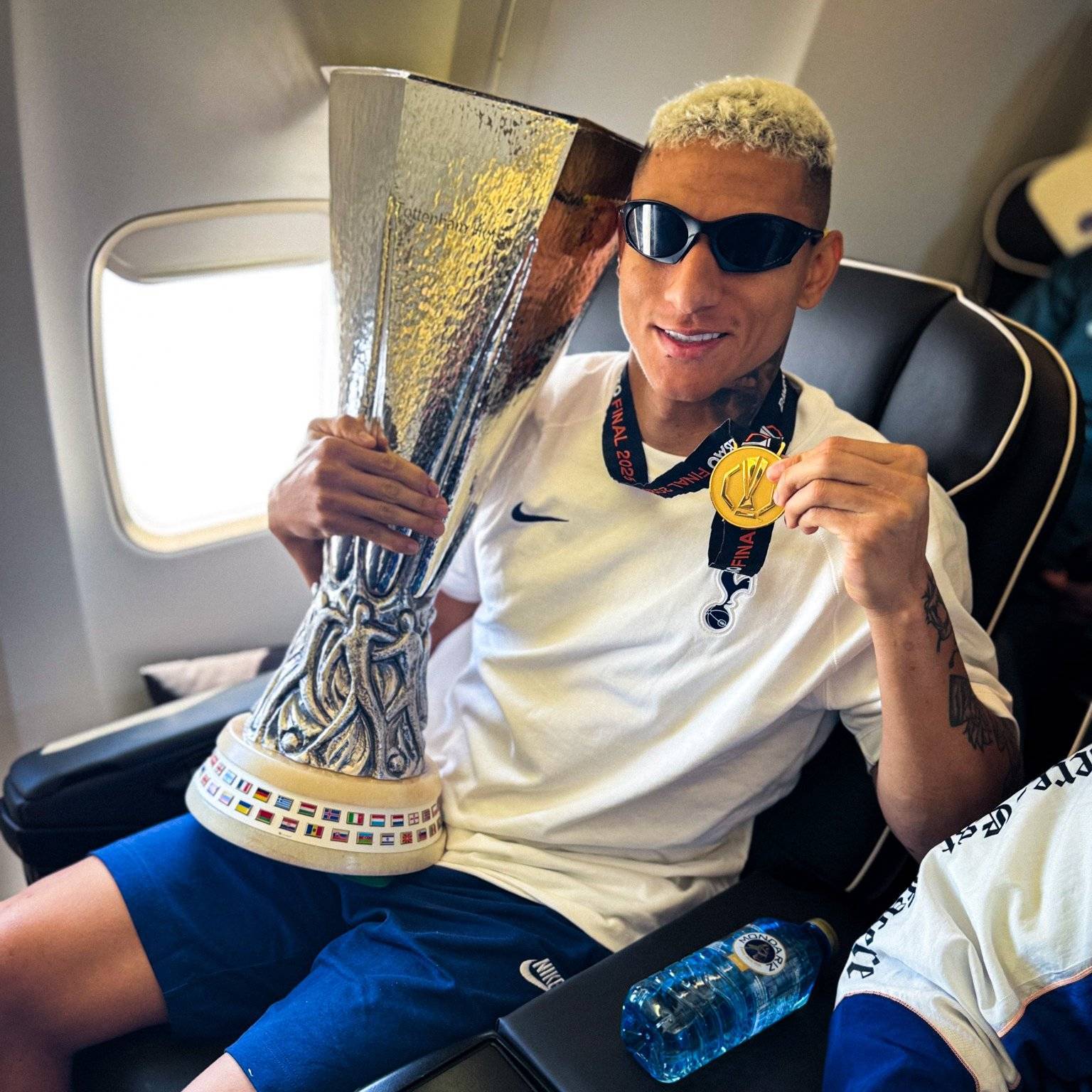 热刺客场大胜卫冕冠军，展现强大实力