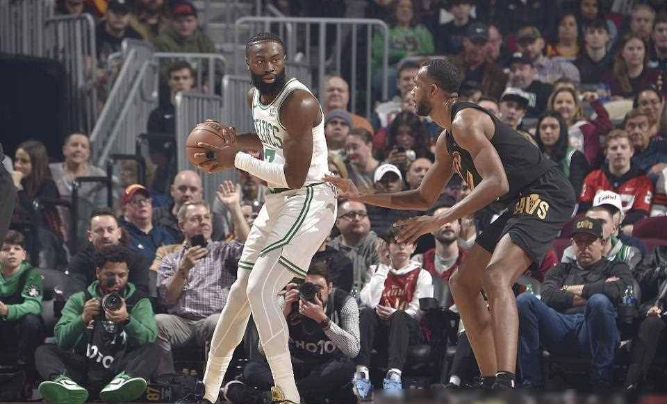 精彩犯规判罚,影响胜负大逆转 精彩犯规判罚,影响胜负大逆转