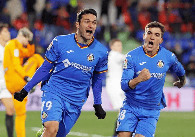 包含比利亚雷亚尔客场告捷,取得宝贵三分的词条 包含比利亚雷亚尔客场告捷,取得宝贵三分的词条