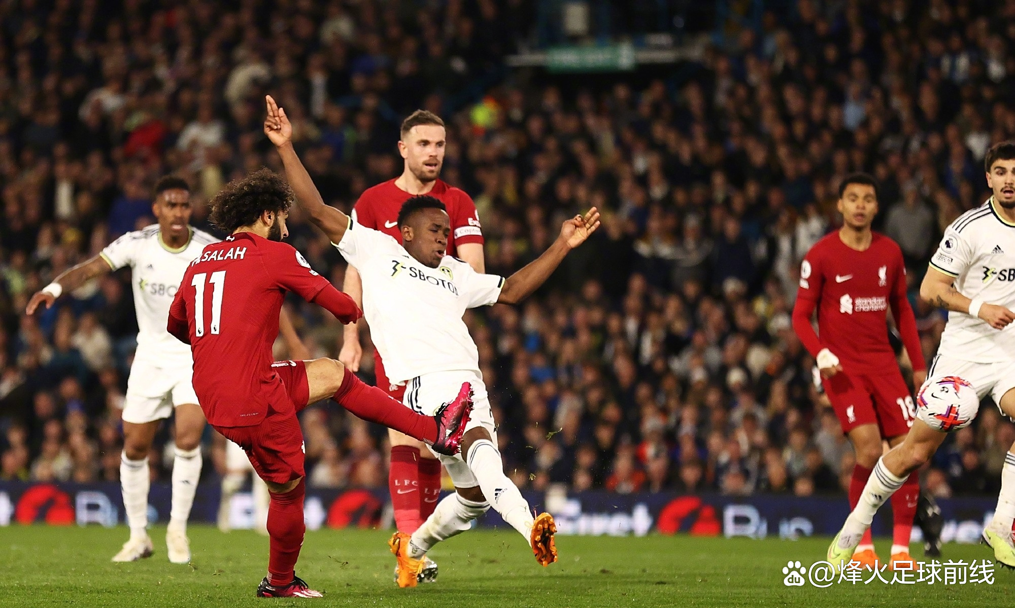 利兹联主场告捷,终结连败,球队新帅上任后首胜 利兹联主场告捷,终结连败,球队新帅上任后首胜