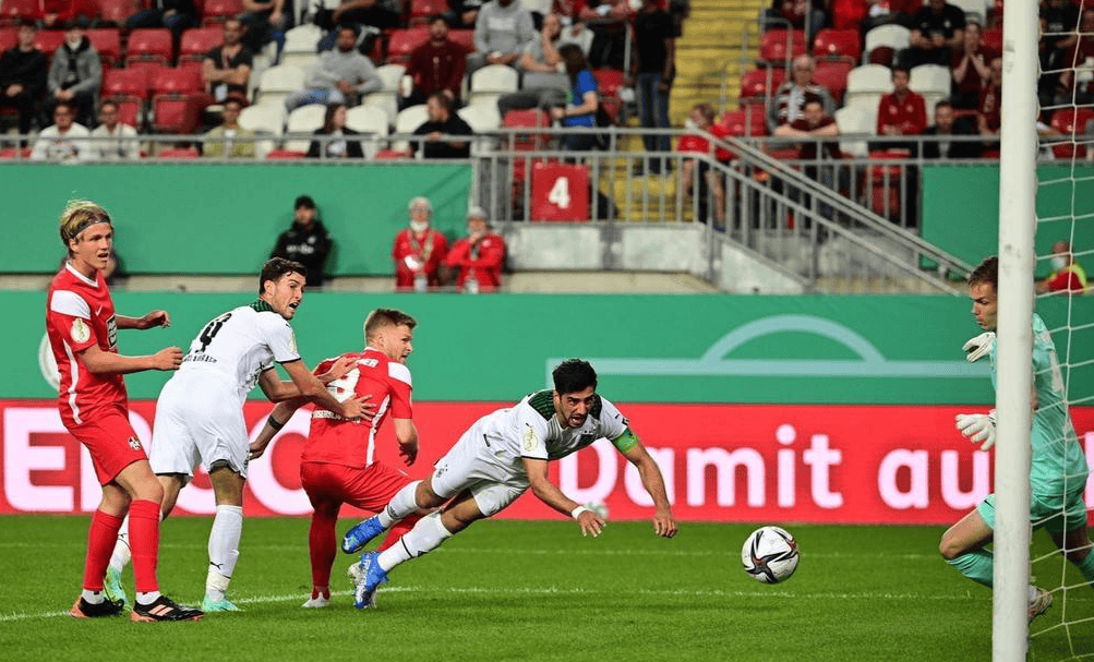 摩纳哥球员加盟沙尔克，助力球队挽回颓势