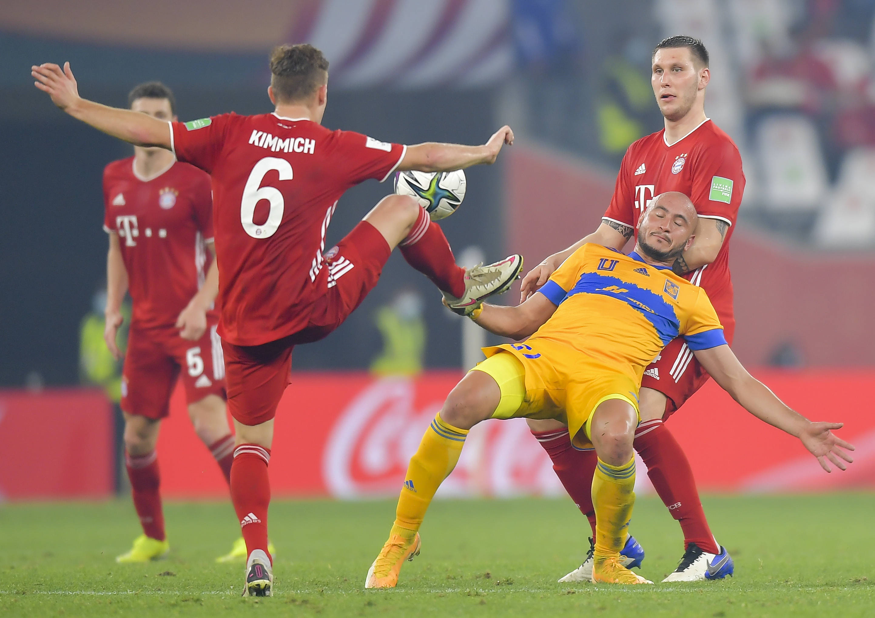 关于拜仁挺住考验，半决赛闯关成功的信息