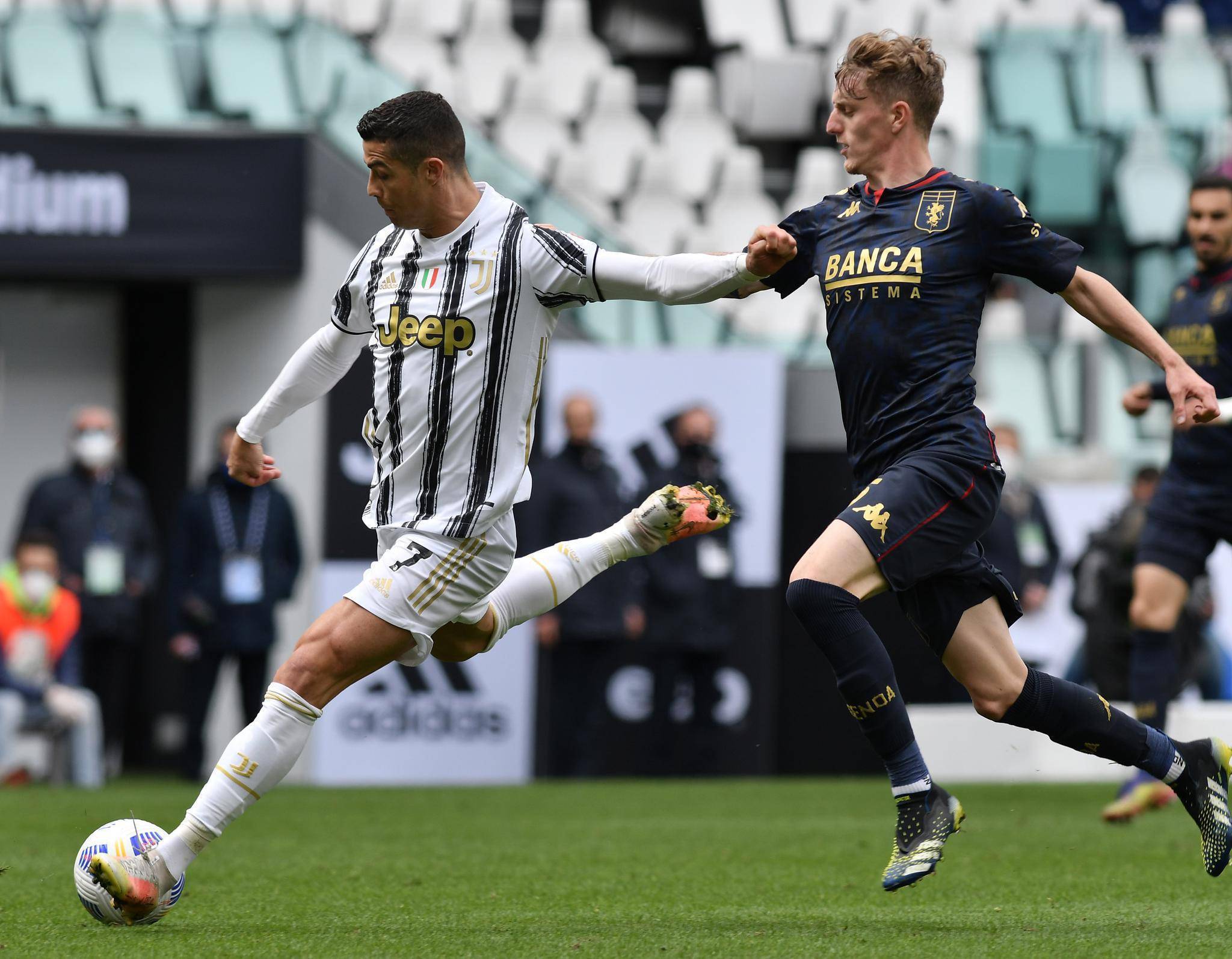 尤文图斯中场组织稳定掌控比赛 尤文图斯中场组织稳定掌控比赛