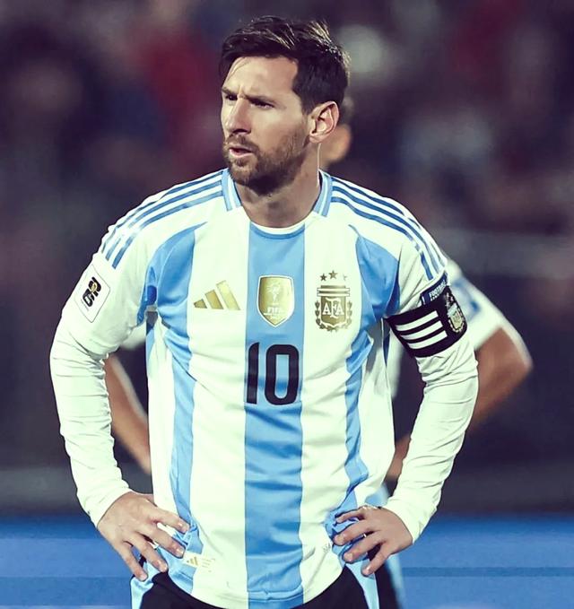 星空体育在线-足球传奇巨星的迷人表现吸引了众多球迷目光的简单介绍