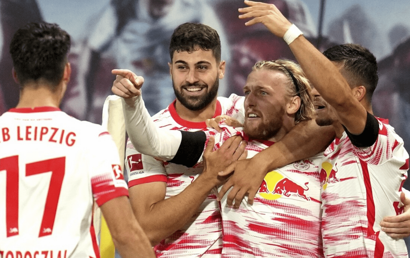 星空体育平台-包含柏林赫塔球迷疯狂庆祝，法兰克福哀兵尽起的词条