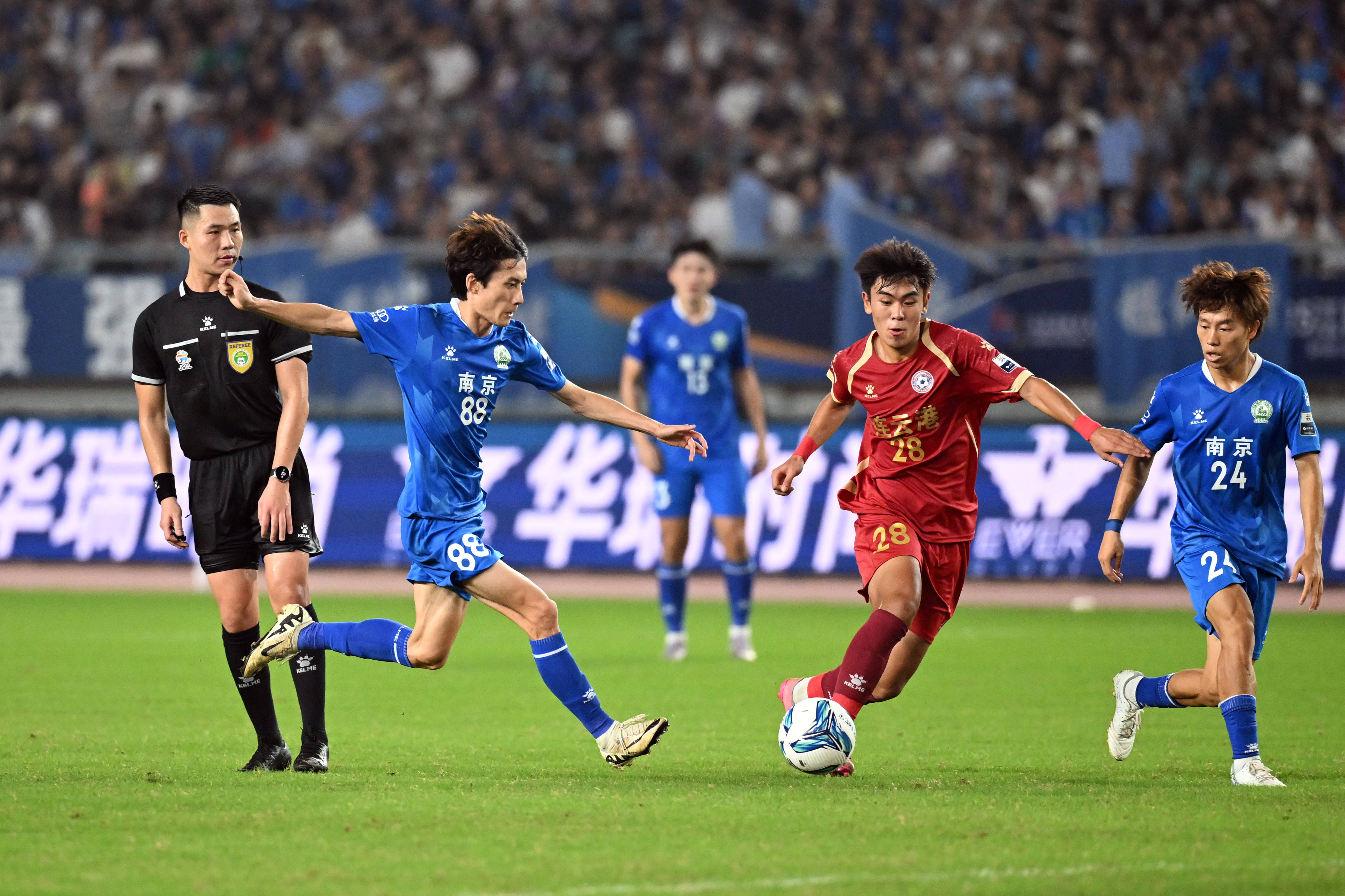 关于江苏队主场喜获胜利，士气高昂的信息