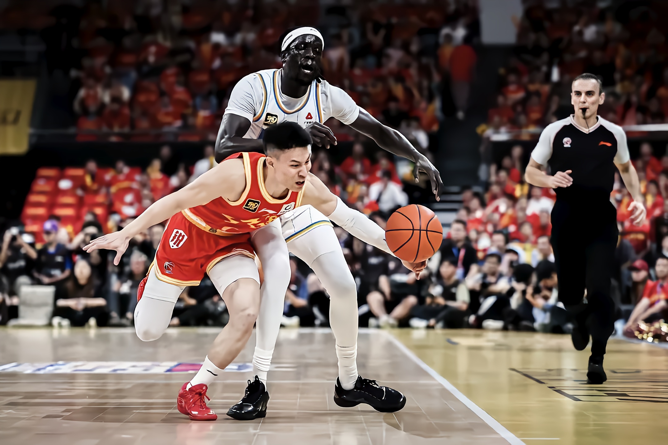 星空体育官网入口-北京篮球队击败上海对手，力抢头名位置的简单介绍