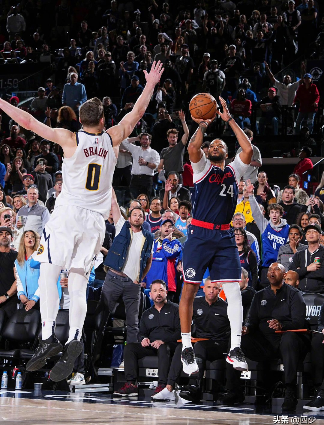 星空体育中国官网-快船关键时刻抢分，终结连败的简单介绍