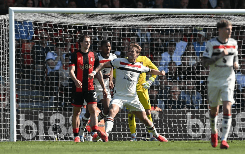 星空体育地址-包含曼联逆转击败伯恩利，保住欧战资格席位的词条