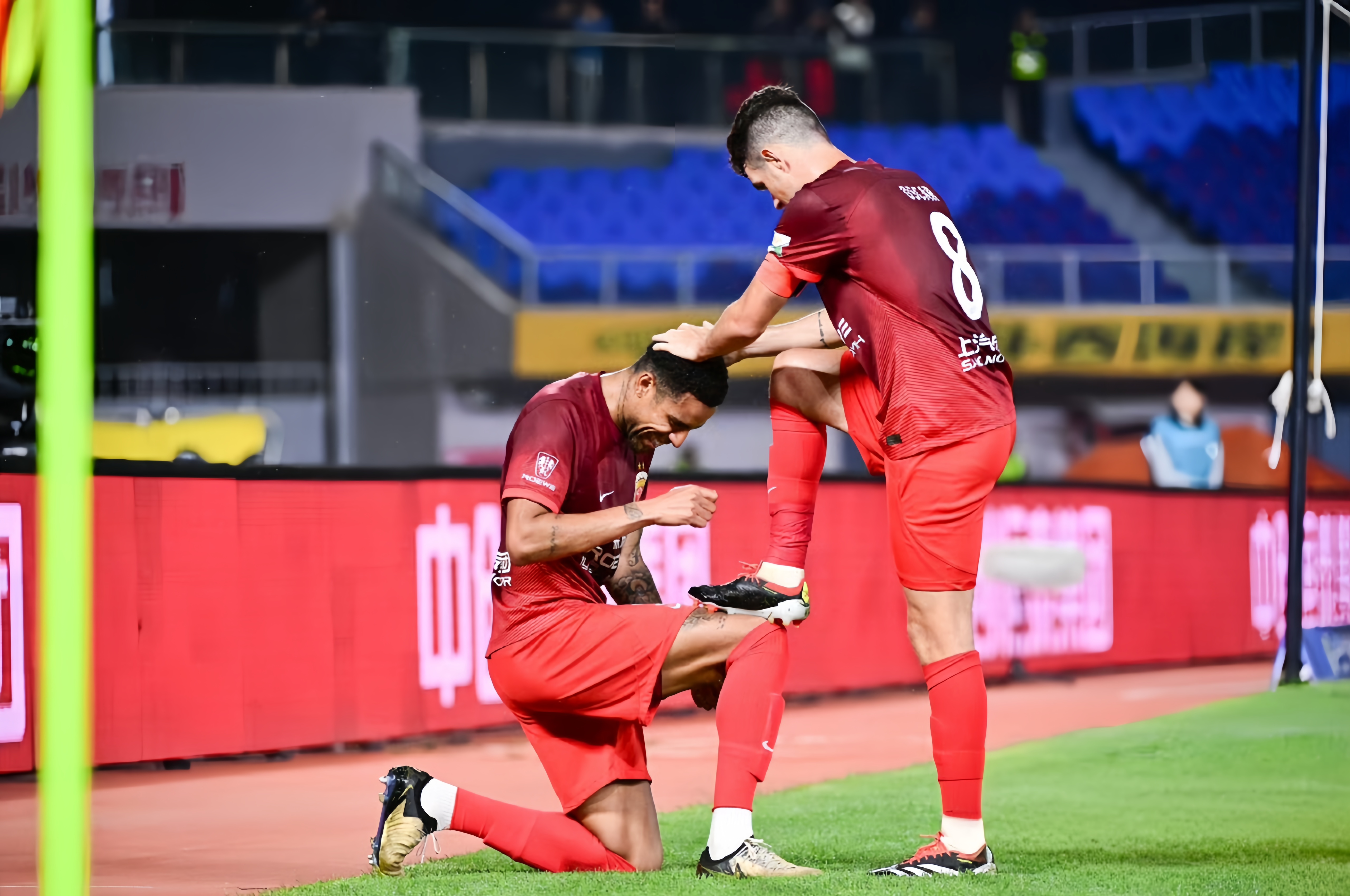 尼斯球员斩获进球,为球队带来胜利 尼斯球员斩获进球,为球队带来胜利