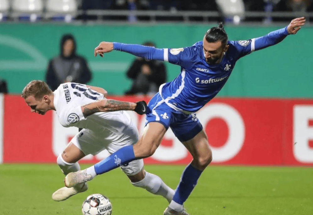 星空体育入口-包含凯泽斯劳滕队在最新一场比赛中体现出色的词条